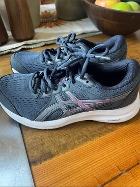 ASICS Women's Dark Gray Running Shoes with Pink Accent Ortholite amplifoam sz 6